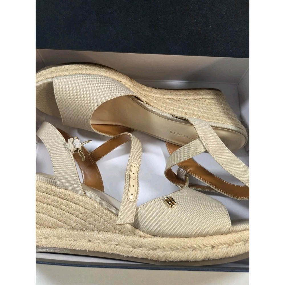 New In Box Tommy Hilfiger "Gallie" Beige Wedge Espadriile Sandals Size 8.5M